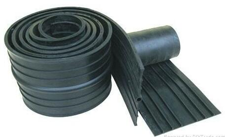 U型橡膠止水帶處混凝土抗剪強(qiáng)度與什么有關(guān)？